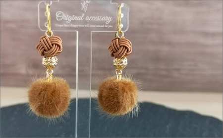 ＊うす茶×ライトブラウン＊水引ピアス/玉結びとフェイクファーのピアス