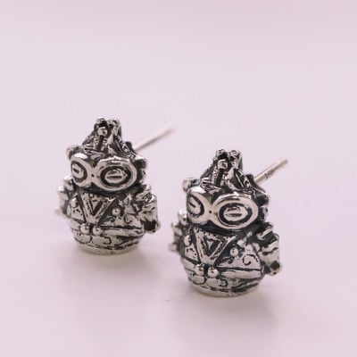 
            縄文の神秘を身にまとうSV925製どぐりんプチピアス　700-089【1670966】
          