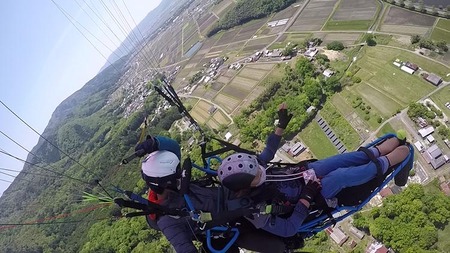 パラグライダー 体験 バギーハーネスで安心 タンデムフライトコース
