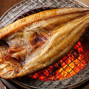 【毎月定期便】連続9回 北海道産ほっけ一夜干し(400～449g)×3枚 釧路町の匠が贈る干物全9回【配送不可地域：離島】【4067975】