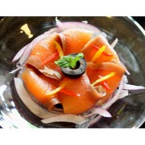 北海道 知床産 サーモンスライス(スモーク)70g×6パック　化学調味料不使用【配送不可地域：離島・沖縄県】【1702251】