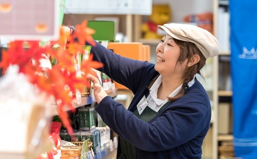 とてもいい笑顔で活き活きと活躍するまごころの店員さん