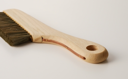 〈伝統工芸〉静電気除去ブラシ／宮川刷毛ブラシ製作所