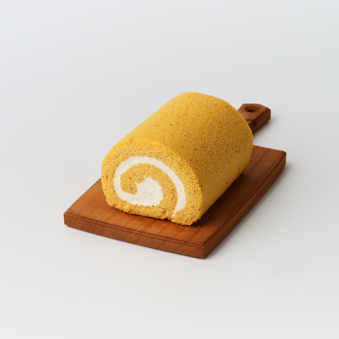 【プレミアム米粉ロールケーキ】神埼菱の実ロール【グルテンフリー 保存料不使用 贈り物 お歳暮 お中元 お祝】(H053296)