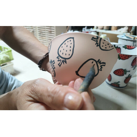 有田焼 親和貞陸 太白釉吹き苺のマグカップと楕円皿のセット A30-281_イメージ4