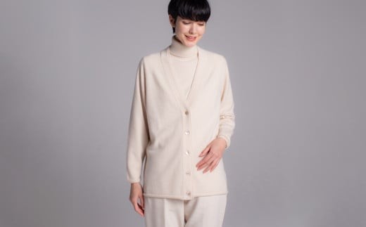 
                  【期間限定(～8/31) エシカルプライス 】【 UTO カシミヤ 】レディース ベビーカシミヤ 100% リラックス ラグラン カーディガン 岩手県 北上市 X0074R0805 ユーティーオー cashmere カシミヤ
                