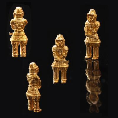 ふるさと納税 山梨県 【Do_goods】純金製! 指先に乗る米粒サイズの「埴輪 挂甲の武人」659-980 |  | 02