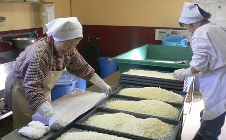 一年熟成あやこがね味噌 1kg入り×3袋 学校給食 無添加 生みそ 大豆 しっとり こだわり 甘み 優しい味 からだにやさしい 