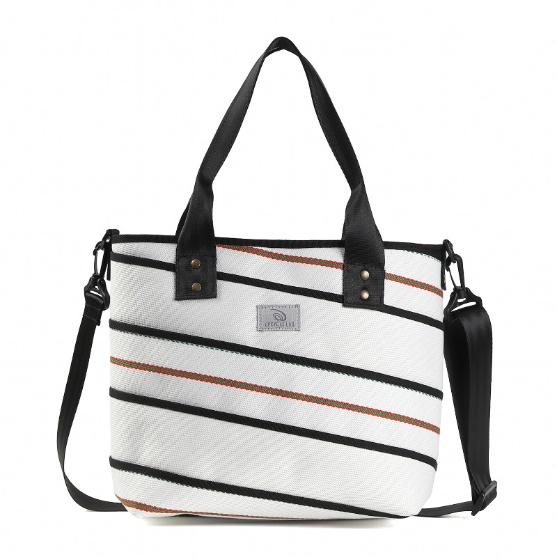 
                  スパイラルトートバッグ 中 ホワイト 鞄 かばん バッグ トートバッグ 手提げ 手提げバッグ ポケット おしゃれ ロス素材 白 ホワイト 雑貨 男女兼用 通勤 お取り寄せ 父の日 母の日 クリスマス プレゼント ギフト 贈り物 UPCYCLE LAB 奈良県 奈良市 なら upl01
                