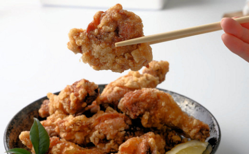 【AA25】やみつきのサクサク感！酒の肴よしだの「骨付き〈冷凍〉生からあげ」5コ入×3袋