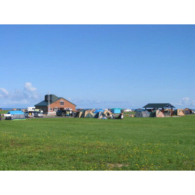 【ふるさと納税】北海道初山別村みさき台公園オートキャンプ場利用券(カーサイト/AC電源あり/1泊分)【1544139】