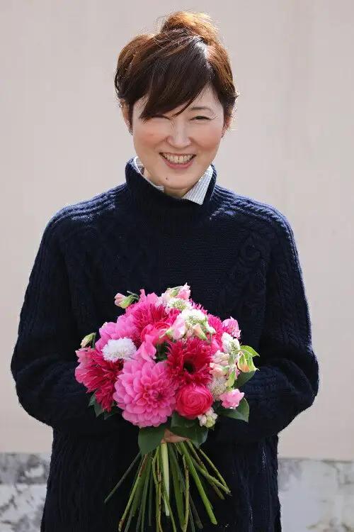 季節の花束と花瓶のセット　Sサイズ【季節の花束と花瓶 Sサイズ 世界らん展 フラワードリームジャパンカップ 国内主要コンテスト受賞 贈り物 フラワーライフ 生活の彩 お部屋の彩 神奈川県 小田原市 花