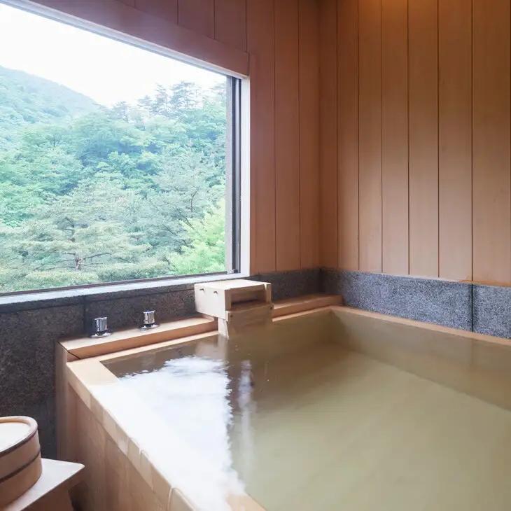 静かな空間で贅沢な時間を過ごす。花巻温泉　佳松園　貴賓室「ロイヤルスイート」ペア宿泊券 【568】