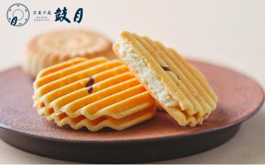 
            【鼓月】2種銘菓撰詰合せ［ 京都 老舗 和菓子 変わらぬ魅力 新たなおいしさ 定番 ロングセラー 人気 おすすめ お取り寄せ ギフト プレゼント 贈答用 お菓子 スイーツ ］ 
          