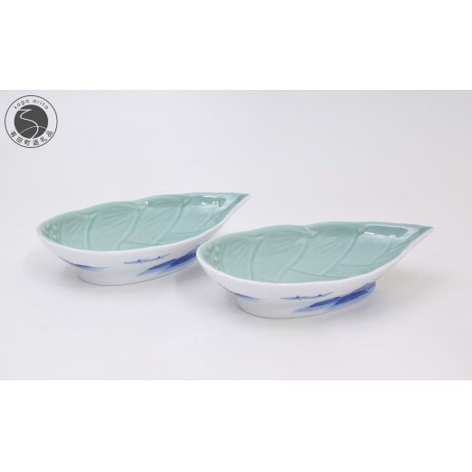 有田焼 笹青磁 ペア竹の子彫刻皿【深川製磁】食器 器 うつわ 高台皿 セット 和食器 伝統工芸 青磁 翡翠 たけのこ タケノコ aa066