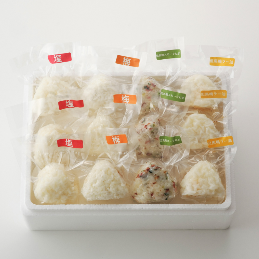 ＜アイガモの谷口＞”農薬不使用栽培米”「おむすび」4種セット（塩・梅・但馬鴨スモーク・但馬鴨ラー油）各3個（計12個）【12ヵ月定期便】