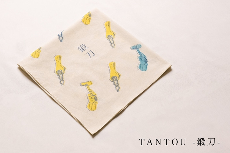 
刀剣デザインハンカチ「TANTOU - 鍛刀 -」
