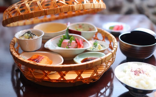 ヤマカフェ ランチペアお食事券 （本券1枚で2名様ご利用）北越の小京都の老舗割烹「山重」料亭ランチペアチケット加茂市 割烹 山重