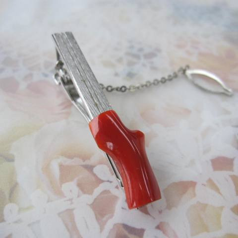 
                  珊瑚職人館の珊瑚のタイピン2
                