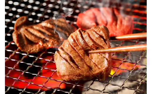 ＜先行予約！2025年7月より順次発送予定＞たれ仕込み 厚切り 牛タン 食べ比べ セット ＜塩味・醤油味＞ 1kg (500g×2種) 肉 牛 牛肉 牛たん お肉 味付き 化粧箱 冷凍【エスフーズ株式会社】tm329