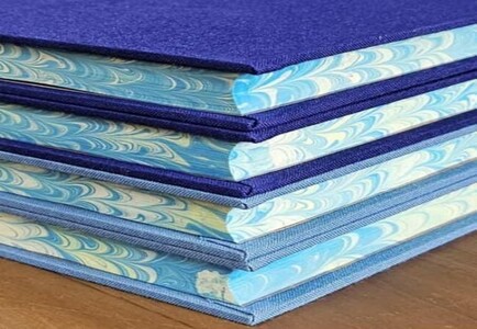 A5夏のマーブル染め 丸背ノート・〔限定〕　青　片面罫線 