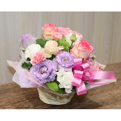 ふるさと納税 ふじみ野市 【ピンク・パープル系:バラ、トルコキキョウ+季節のお花】生花アレンジメント |  | 01