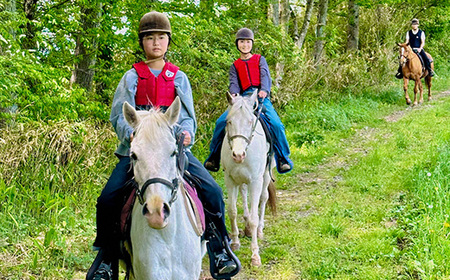 那須高原ホーストレッキング　Coffeeブレイク付プラン　ペア利用券【土日祝日GW限定】〔P-101〕｜チケット 利用券 ペア 体験 乗馬