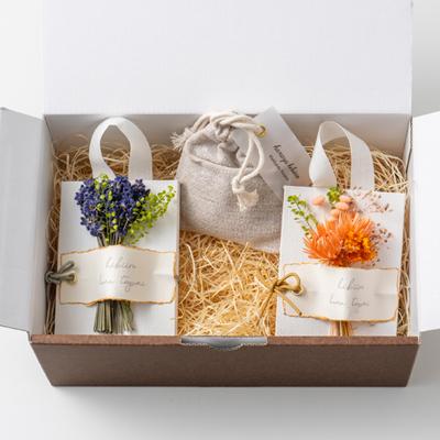 ふるさと納税 富良野市 【ギフト】フラワー アレンジメント 2種3点セット(黄色オレンジ)〈 ラベンダー の香りポプリ付〉 |  | 01