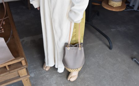 BB003-2　竹と牛革の巾着カゴバッグ　ピンクベージュ