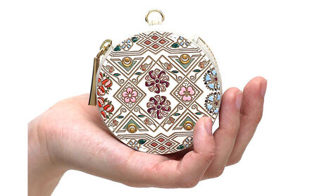 【文庫屋大関】マカロンポーチ 花菱【皮革工芸品】 ポーチ ミニポーチ 小物入れ アクセサリー入れ イヤホン入れ 収納 保管ケース 手のひらサイズ  本革 革 皮革 工芸品 工芸 雑貨 ギフト プレゼン