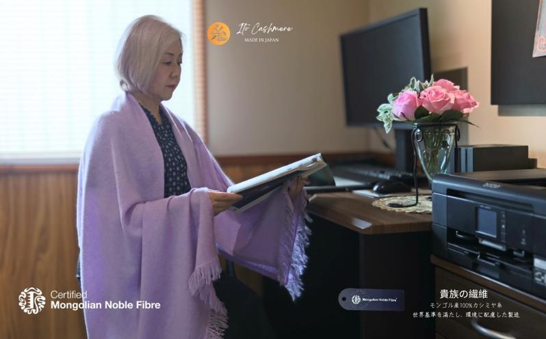 『Noble Fibre』100％カシミヤ・大判ストール ラベンダー【高級 カシミア おしゃれ ファッション 防寒 かしみあ】 G3334