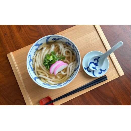 有田焼 しん窯 どんぶり 唐草紋様 飽きのこない柄の丼とレンゲのセット【青花】佐賀県陶磁器工業協同組合 食器 うつわ 器 丼ぶり 丼 どんぶり れんげ うどん ラーメン どんぶり プレゼント ギフト 