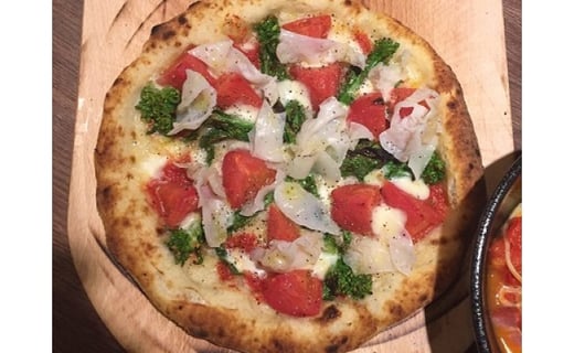 白いきくらげ「白美茸」を使ったピザ