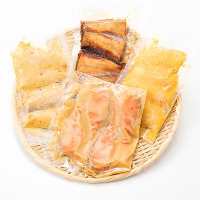 ふるさと納税 中間市 【発送月固定定期便】辻鮮魚店鮭・鯖・カレイ西京漬&たまり醤油16切(中間市)全4回 |  | 01