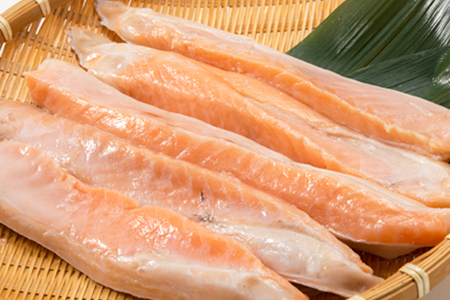 根室海鮮市場＜直送＞無添加甘塩サーモンハラス(アトランティックサーモン)300g×8P(計2.4kg) A-28236