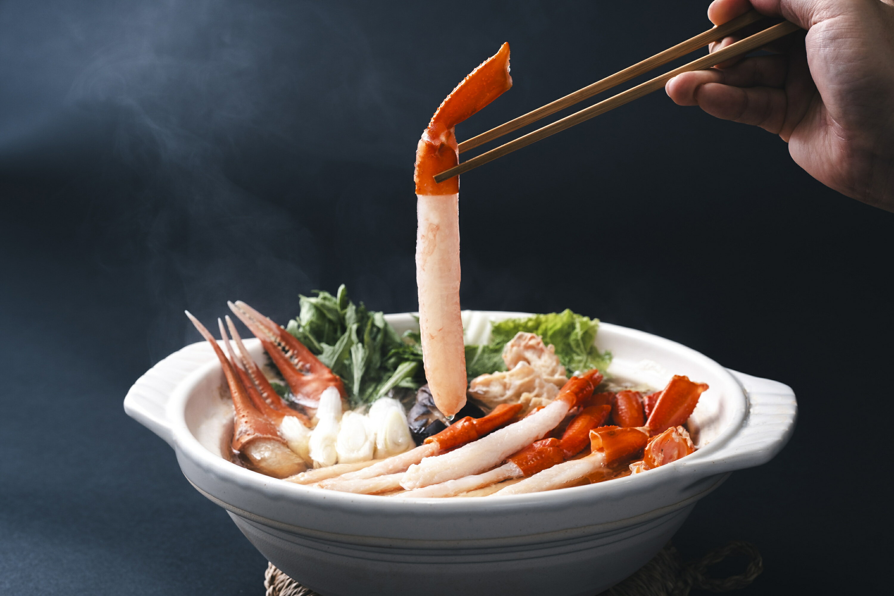 【ふるさと納税】カット済（生）紅ずわい蟹1.5kgセット 【25-040-002】　【老舗「蟹専門店」株式会社マルツ】カット 簡単 調理 便利 かに カニ 蟹 紅ずわいがに 鍋 海鮮 海の幸 鳥取県産 鳥取県 米子市 期間限定　数量限定