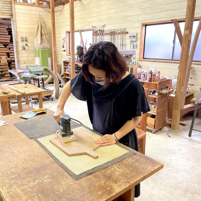 好きな樹種で作るオリジナルのカッティングボードワークショップ(3名様)【配送不可地域：離島・沖縄県】【1608543】
