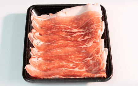 佐賀県産 若楠三元豚 切り落とし 計1kg（250g×4パック） / 佐賀県 / 株式会社ナチュラルフーズ [41AFAB002]