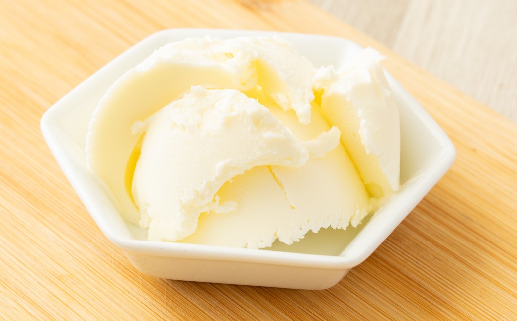 【2回定期便】 パンにおいしいよつ葉バター 100g×4個 セット 計12個