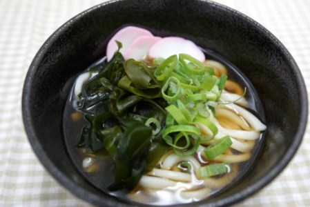 三陸 普代産 わかめ（湯通し塩蔵わかめ）100g×10袋入り 化粧箱入り ご希望の方には包装いたします。