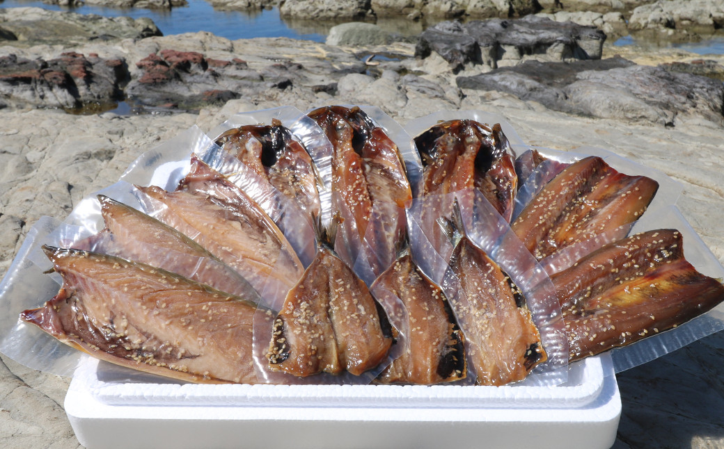 醤油・みりん・砂糖・ごま・塩を使用した特製ダレの味付けは、お酒のお供にも、ご飯のお供にもピッタリのお品です。