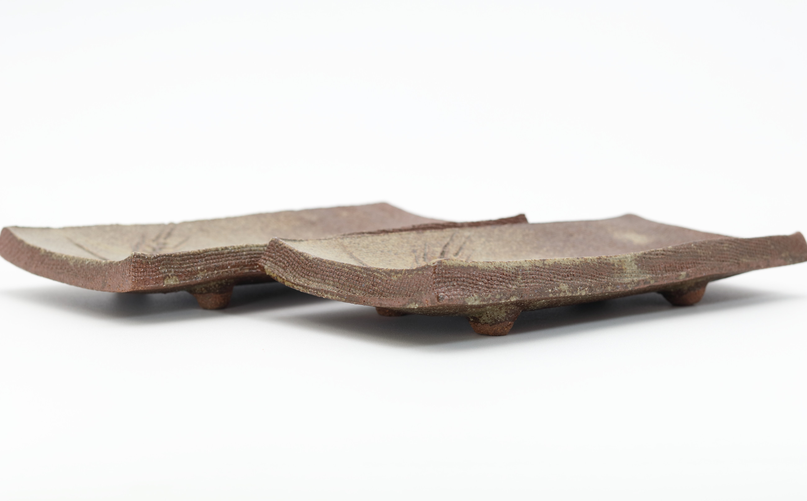 大草野螢窯 灰釉麦彫文板皿 2枚 A