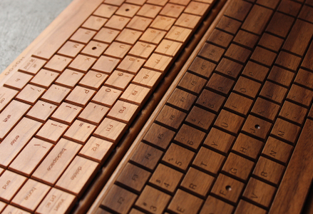 【Hacoa】無機質なパソコン周りに温もりをプラスする木製キーボード チェリー「Full Ki-Board Wireless」