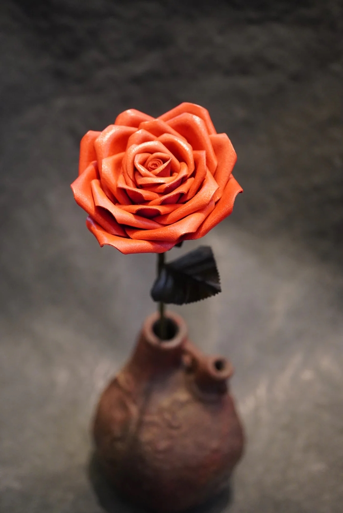 Eterna -Leather Rose- カラー 赤 ／ エリアファースト 国産 革 レザー ローズ バラ 造花 アートフラワー 小物 インテリア 記念日 プレゼント 奈良県 葛城市_イメージ1