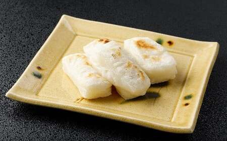 【杵つき】展勝地もち 冷凍 のし餅 ハーフサイズ (約 550g )×3枚 使いきりサイズ！プレーン 岩手県 北上市 C0556 北上名物 展勝地 もち つきたて 臼 杵 もち米 正月 年末 年始 モ