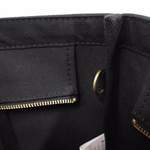 T03046_1　【ファスナー付き】肩かけOK　ポケット・キーフック付きの大きめトート（ブラック） /国産4号帆布　[George 2] （ブラック）