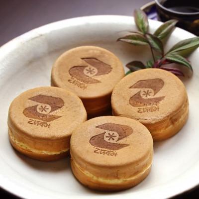 ふるさと納税 松山市 【松山老舗和菓子店】こいずみの大判焼[つぶあん][白あん]各8個入 |  | 02