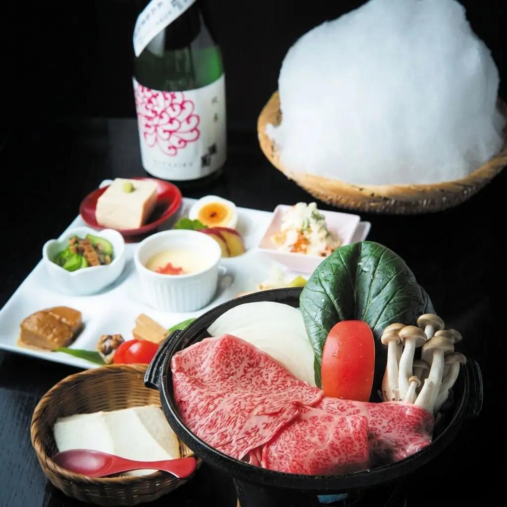 【日本酒と元祖綿菓子牛鍋 前蔵】【夜のお食事】元祖綿菓子牛鍋 国産黒毛和牛コース《旬の一品付き》 10名様分（ぐるなびセレクション） お食事券 ディナー コース 鍋 兵庫県 姫路市
