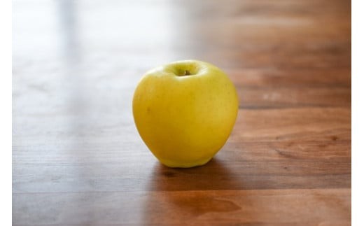 強い甘さの中にさわやかな酸味がある「シナノゴールド」。