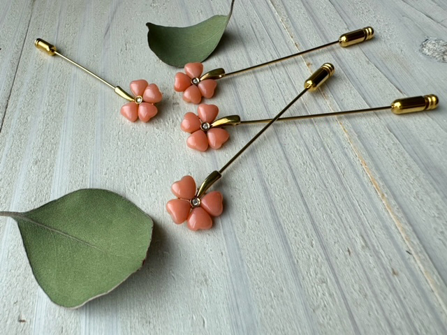 幸運をはこぶ四つ葉のクローバー ピンブロ—チ 【有限会社米沢サンゴ店】 [ATCX058]